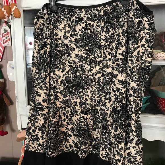 Adorable Plus Size Skirt - Picture 1 of 6